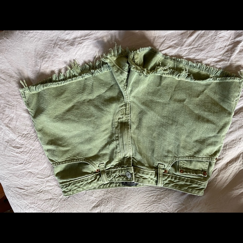 Really cute shirts High waste size 8 soft army green